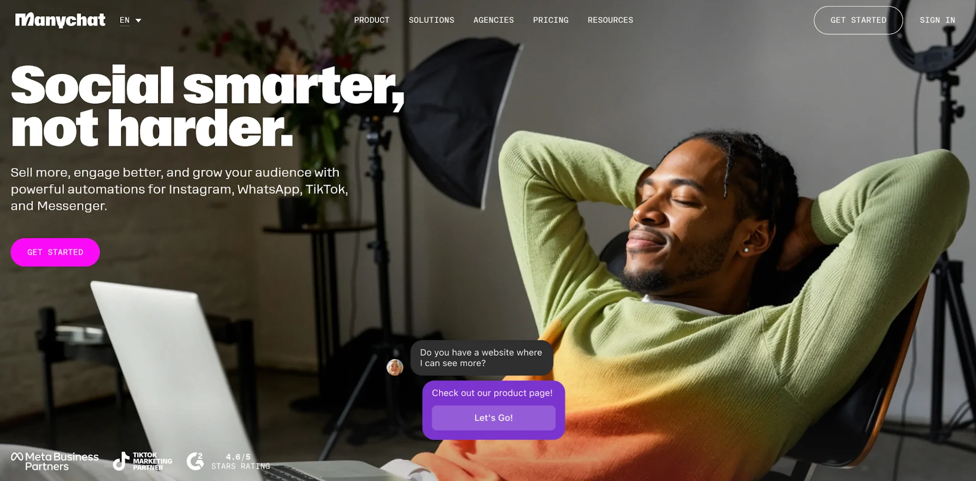 ManyChat's homepage with an example of a conversation