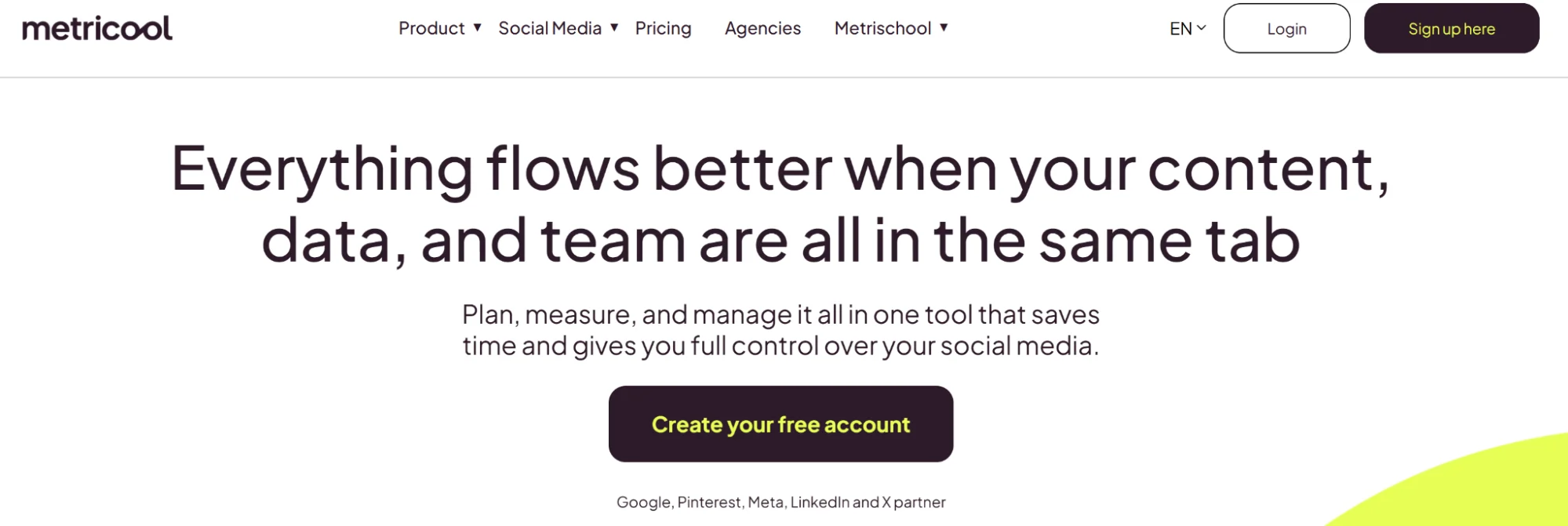Metricool’s homepage mentioning how the tool consolidates data and enables collaboration.